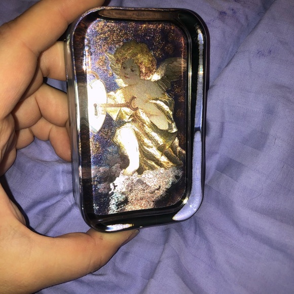 Cherub Paperweight - Picture 3 of 3